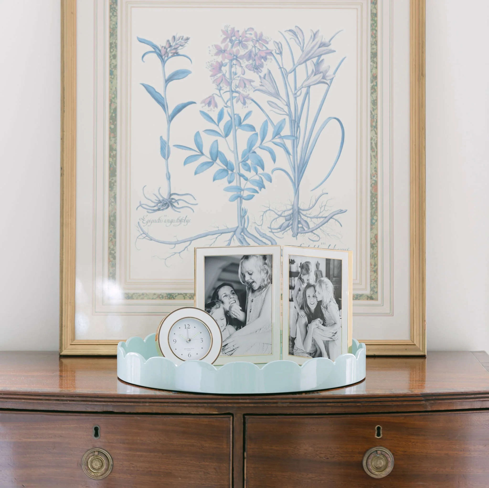 Eau De Nil Round Medium Lacquered Scallop Tray - Image 2