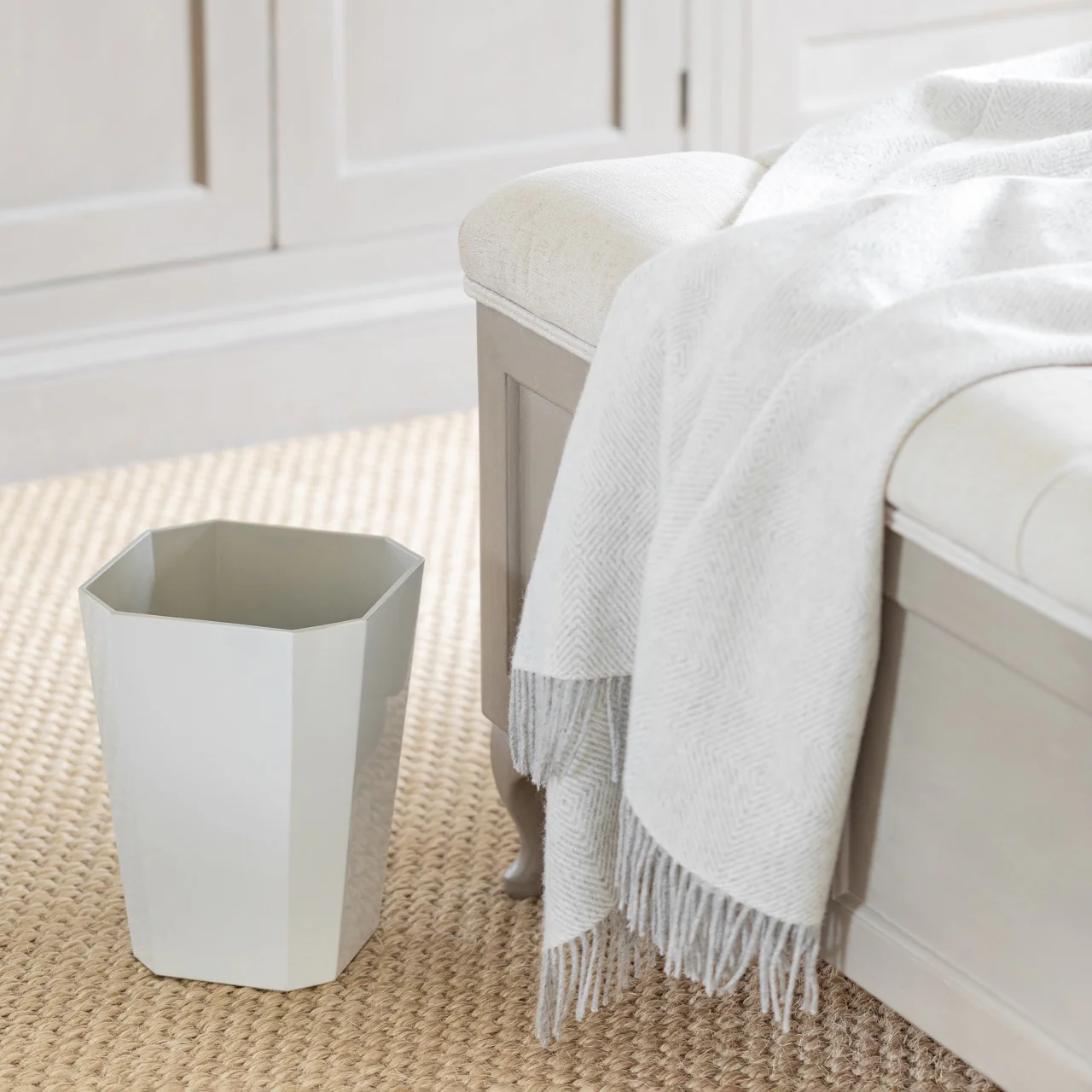 Octagonal Lacquer Bin – White - Image 2