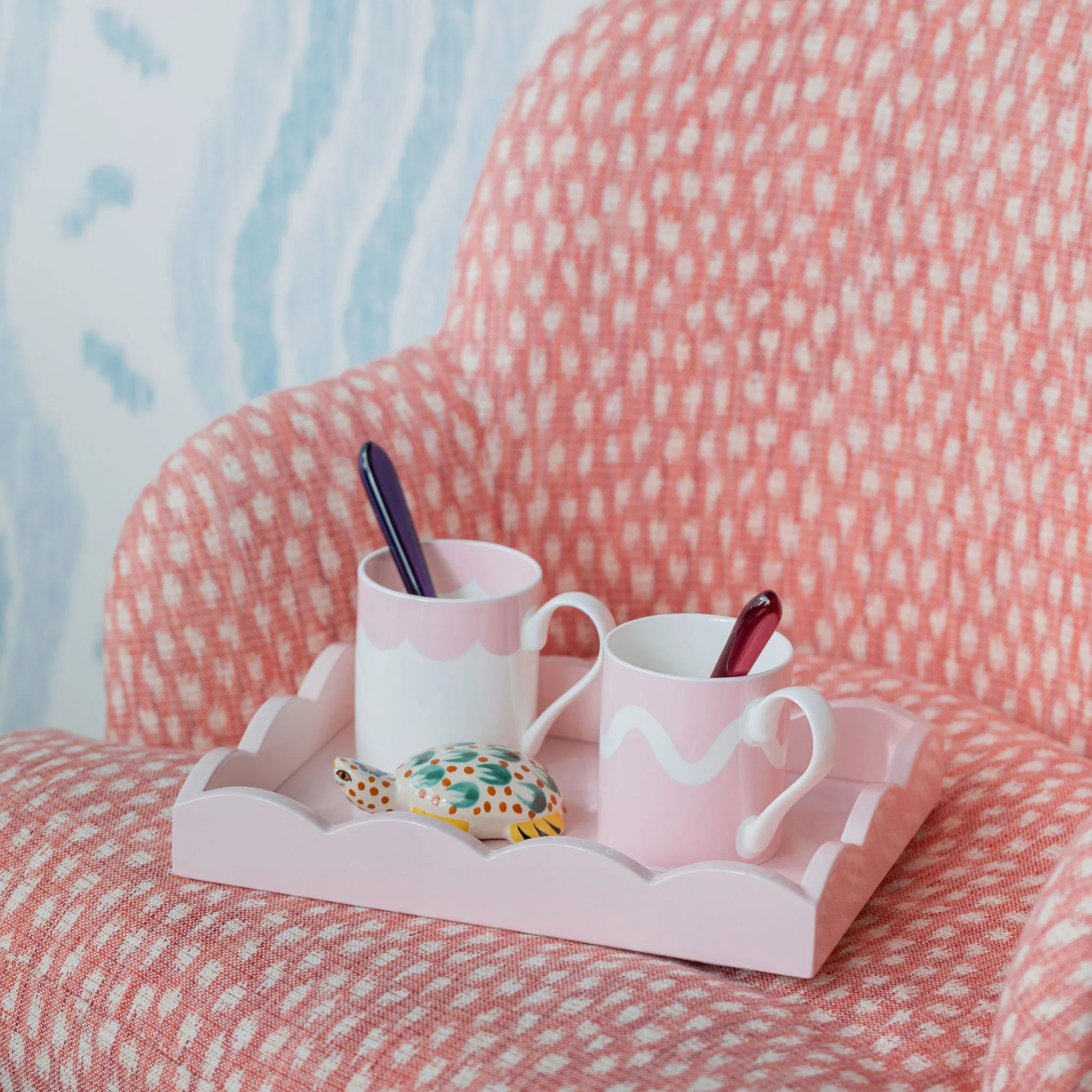Pale Pink Small Lacquered Scalloped Tray - Image 2